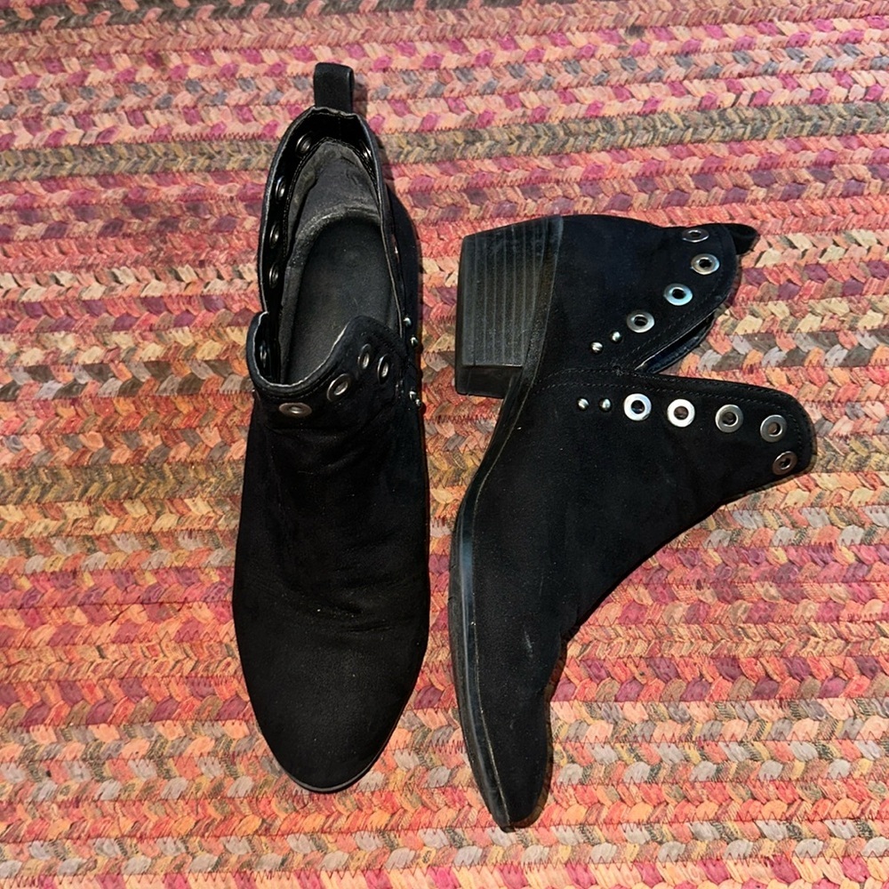 SAM EDELMAN CIRCUS BLACK GROMMET WESTERN ROCK N ROLL SLIP ON BOOTIES